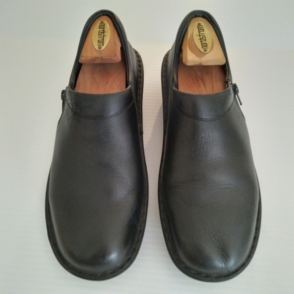 Naot Black Clogs Sz 39